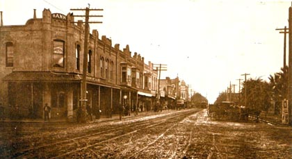 The  first buildings next to the Central Pacific Railroad stop; at the corner of the unpaved Sacramento and Pine Streets, around the time when the town’s name was changed to Lodi in 1874