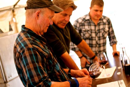 Patrick Campbell compares color of ancient vine Carignan and Petite Sirah grown by Jessie’s Grove’s Greg Burns (center)