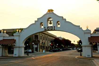 Lodi’s Sacramento and Pine Streets today…