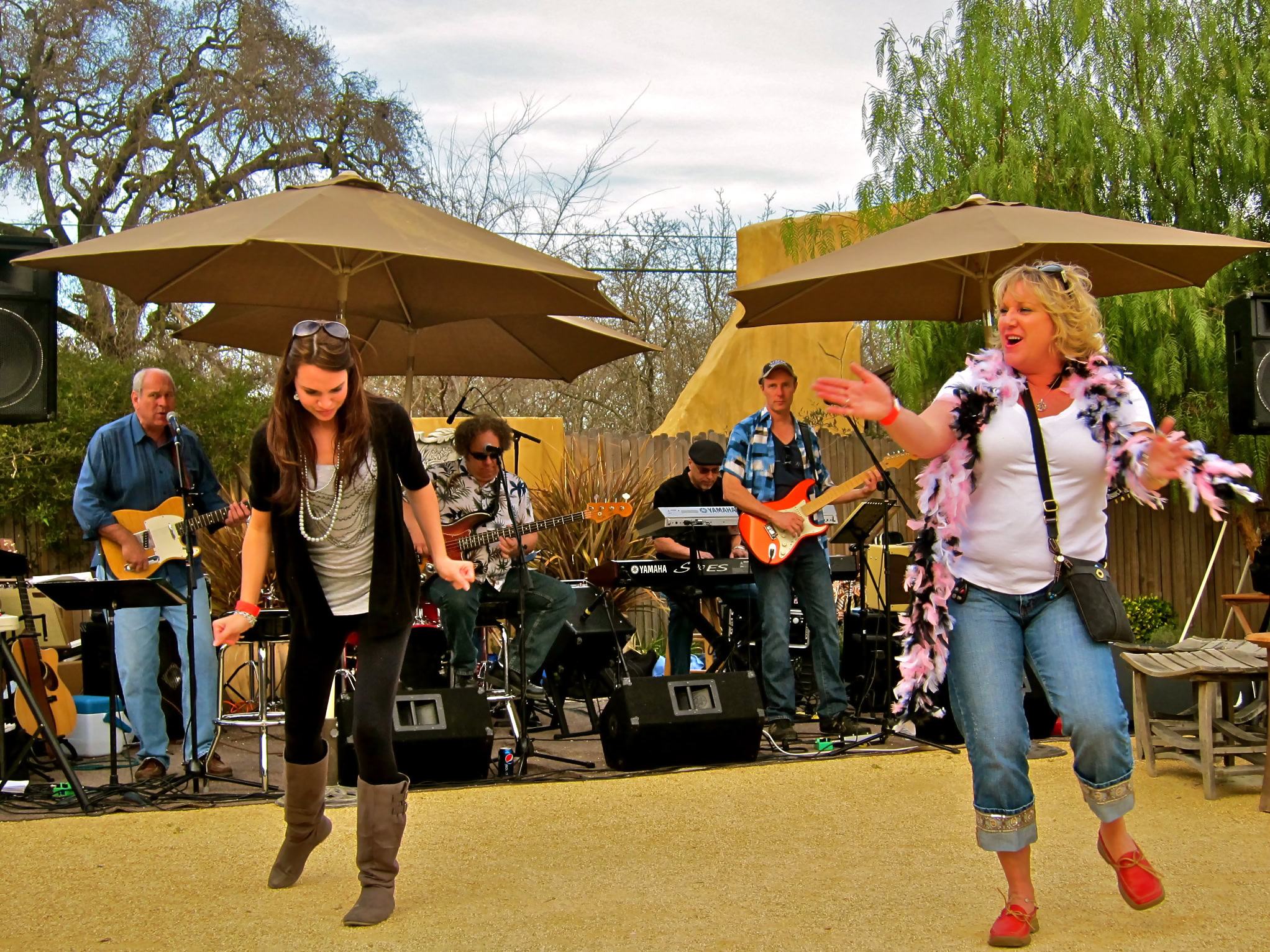 Live outdoor music event with band and dancing at Lodi Winegrape Commission.