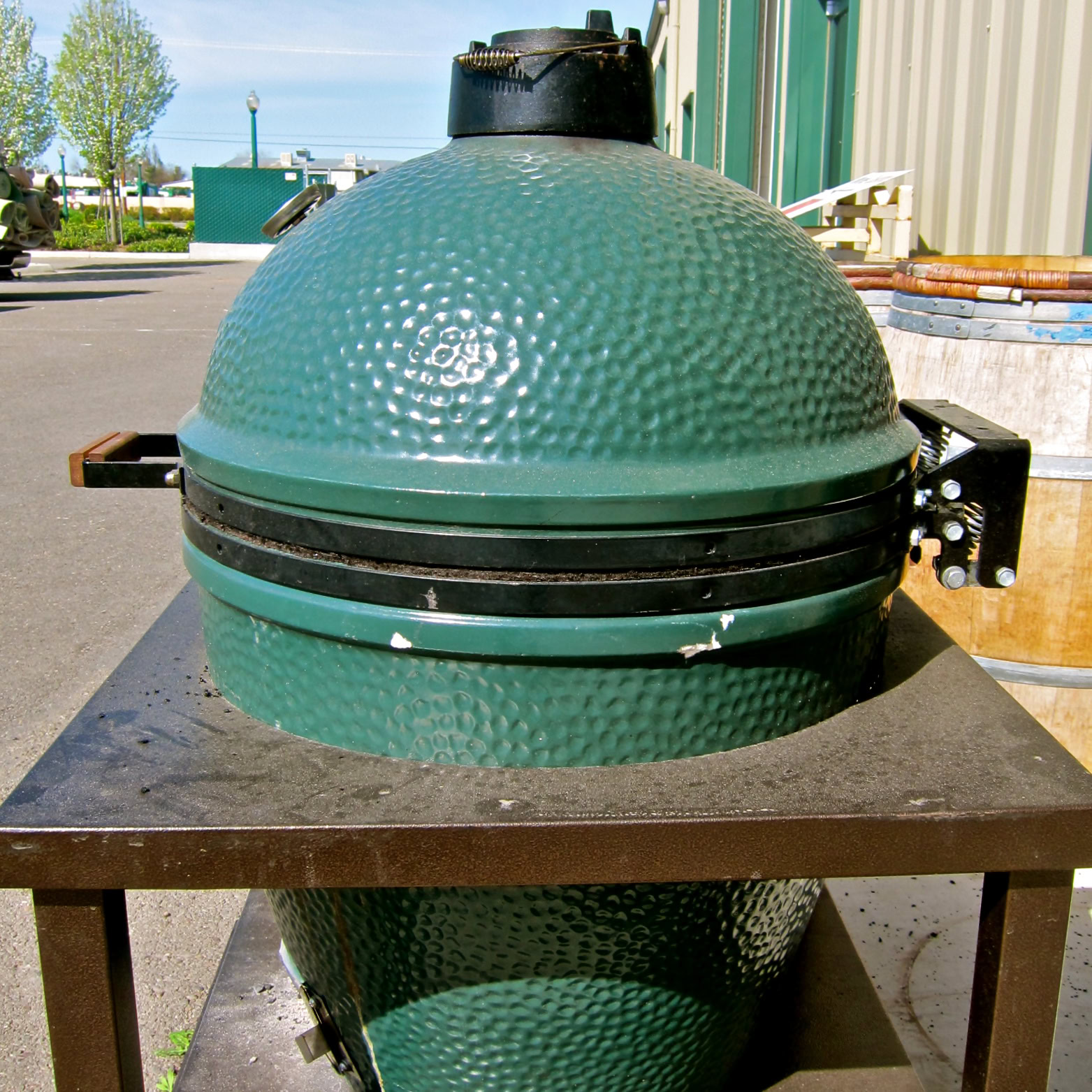 Green ceramic BBQ smoker on a table at Lodi Winegrape Commission event.