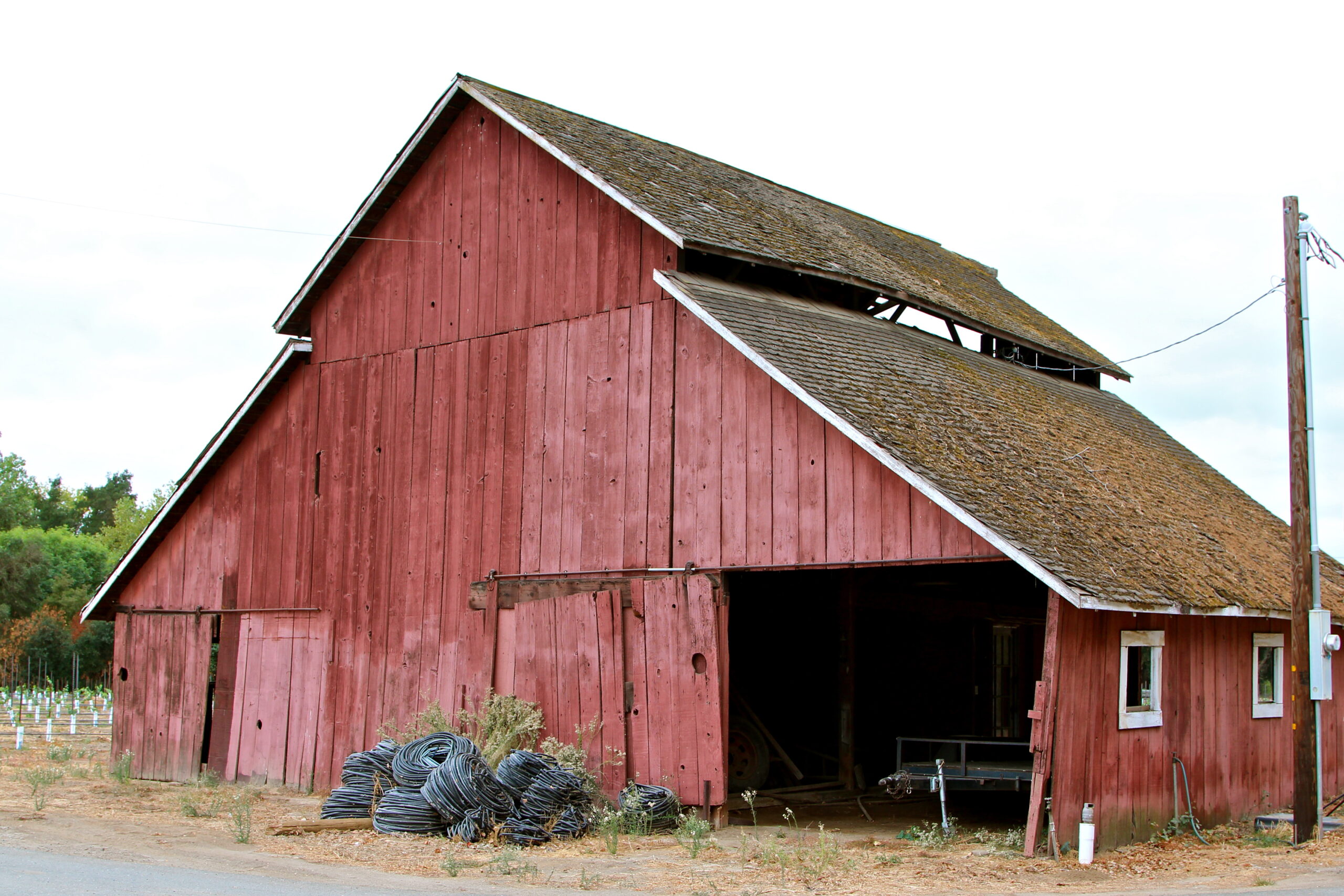 Rustic red barn in Lodi, California, representing local wine grape heritage and agriculture.