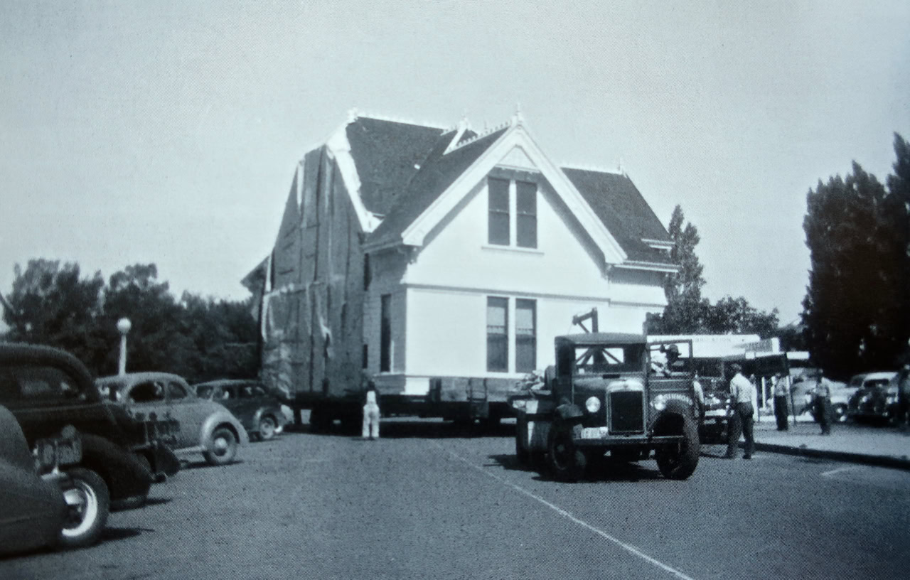 Vintage black and white photo of the Lodi Winegrape Commission building with cars and people outside.