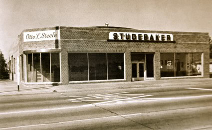 Black and white photo of the Otto L. Steele and Stube Baken building on a city street.
