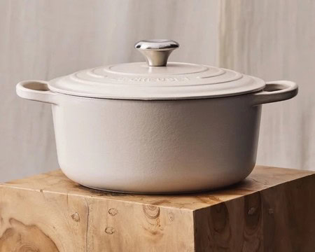 Ceramic cooking pot on wooden surface, ideal for wine and food pairing in Lodi wine region.