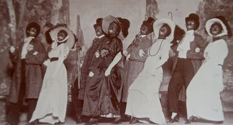 Historical black and white photo of women in early Lodi wine industry, dressed in vintage clothing and hats.