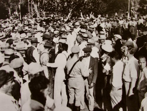 Black and white photo of a large crowd of people, many wearing hats, gathered outdoors in Lodi wine region.