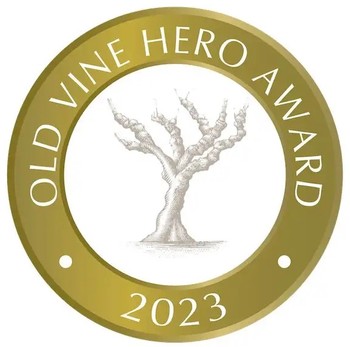 Gold medal emblem for the Old Vine Hero Award 2023 by Lodi Winegrape Commission.